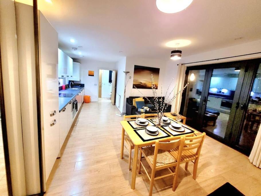 Battersea Power Station Suite Лондон Экстерьер фото