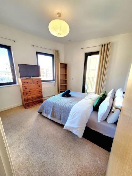 Battersea Power Station Suite Лондон Экстерьер фото