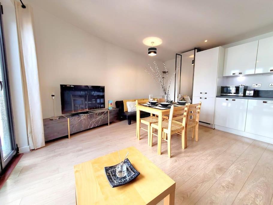 Battersea Power Station Suite Лондон Экстерьер фото